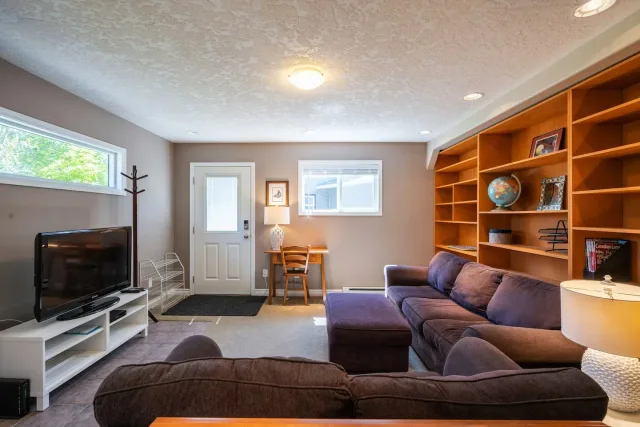 Spacious, one-bedroom suite near Victoria General Hospital